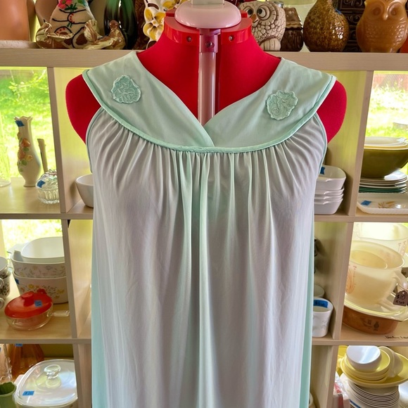 VINTAGE Nightgown and Robe Set - Picture 8 of 16